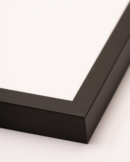 Posterram i Ek – Svart närbild på materialet – kvalitetsram från Bozetto